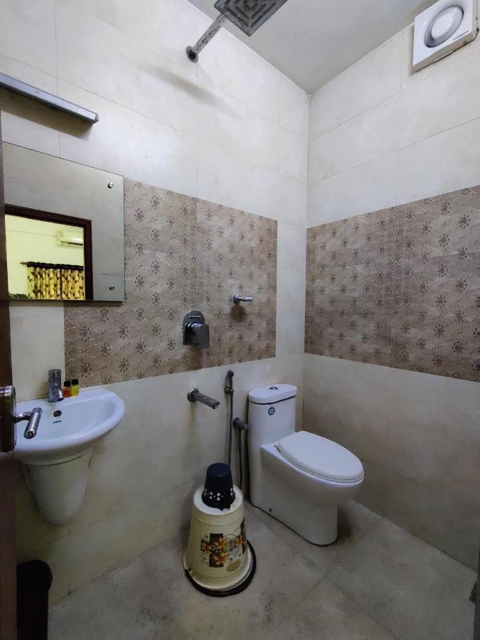 Thayamkery'S Royal Inn Kochi Exterior photo