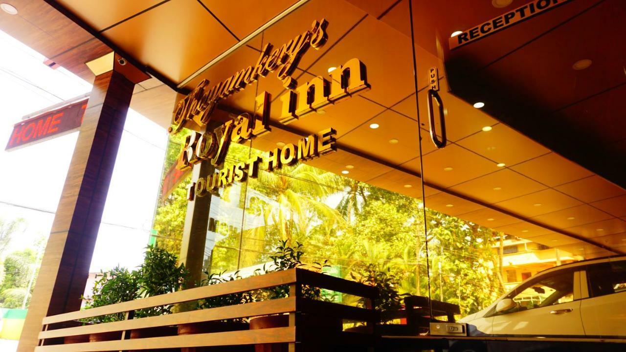 Thayamkery'S Royal Inn Kochi Exterior photo